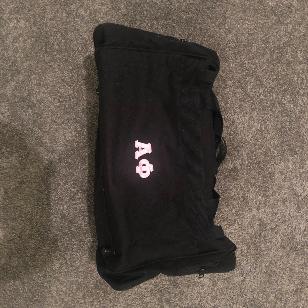 *CLOSET CLEAN OUT* ✈️ Alpha Phi travel duffle